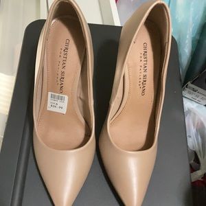 Nude pumps